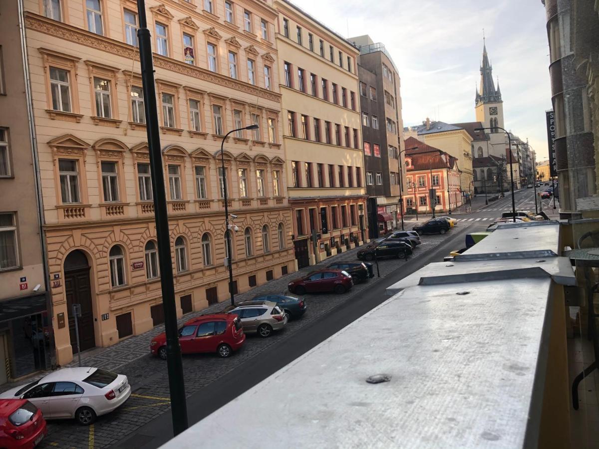 Modern Cozy Apartment In Central Praga Exterior foto